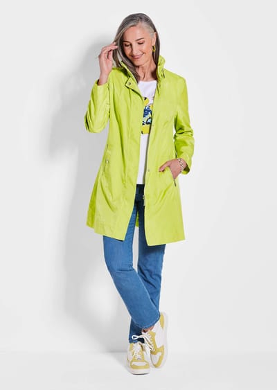 Superlicht lang jack met verborgen capuchon - lichtgroen - Gr. 42 van Goldner Fashion