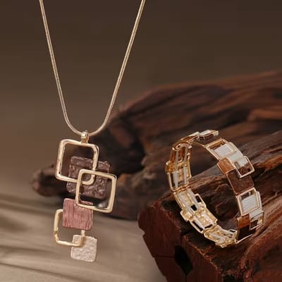 My Sweet Romance® 2-delige Dames Sieradenset – Gold, Mocha & Ivory – Ketting & Oorbellen – Geschenkverpakking.