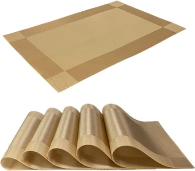 Intirilife 6x Placemat van PVC in Goud - 45 x 30 cm - Tafelmat Onderzetter Afveegbaar Hittebestendig voor keuken Eettafel