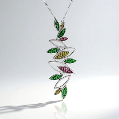 Cavill - 925 Sterling Zilveren Halsketting - Speels Bladmotief in Groen, Rood en Goud - Verstelbare Elegante Ketting - 45,7 cm - 48x17 mm