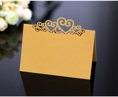 Hartvormige plaatskaartjes met hartsnede - luxe tafeldecoratie voor bruiloften en feesten