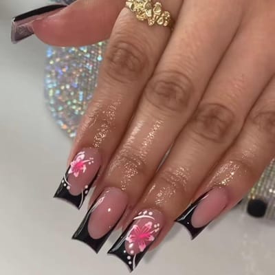 24 stuks Franse Kunstnagels Roze Bloemen Korte Kistvormige Nepnageltips voor Meisjes Draagbare Zoete Koreaanse Eenvoudige Nude Roze Press-on Nagels