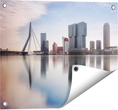 Gards Tuinposter Rotterdamse Skyline met de Erasmusbrug - 50x40 cm - Tuindoek - Tuindecoratie - Wanddecoratie buiten - Tuinschilderij