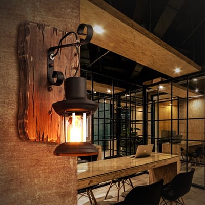 Zwarte vintage wandlamp voor binnen (hout + glas + staal) in industriële stijl geschikt voor gangpaden bij de spiegel in de hal naast de slaapkamer-in de bar woonkamer of café