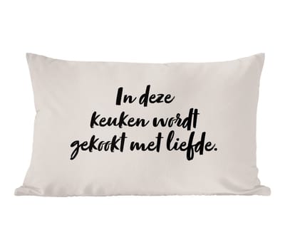 Sierkussens - Kussentjes Woonkamer - 60x40 cm - Quote - In deze keuken wordt gekookt met liefde - Taupe