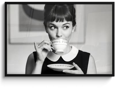 Poster in lijst - Fotolijst 120x80 cm - Posters - Portret - Thee - Vrouw - Posterlijst zwart - Decoratie - Wanddecoratie woonkamer - Muurdecoratie slaapkamer