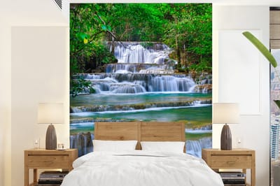 Behang - Fotobehang Waterval - Bomen - Natuur - Water - Jungle - Breedte 165 cm x hoogte 220 cm