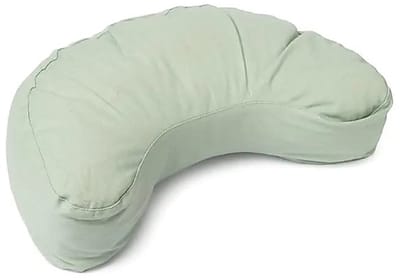 Meditatiekussen halve maan zachtgroen biokatoen (OCS) – 37 cm x 17 cm x 13 cm