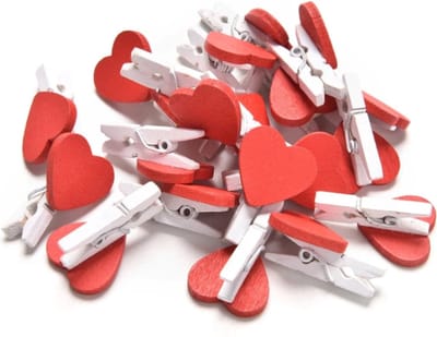 FSW-Products - Kleine Houten Knijpers - 10 STUKS - Knijpertjes - Fotoknijpers - Hartjes - Geboorte wasknijpers - 3 CM - Kaartknijpers - Foto knijpers - Knijper om foto's aan op te hangen - Fotohouder - Knijpers - Wasknijpers - Liefde - Polaroid