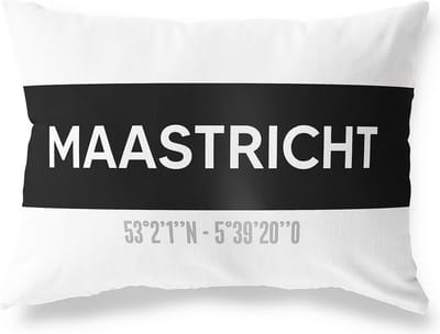 Tuinkussen MAASTRICHT - LIMBURG met coördinaten - Buitenkussen - Bootkussen - Weerbestendig - Jouw Plaats - Studio216 - Modern - Zwart-Wit - 50x30cm