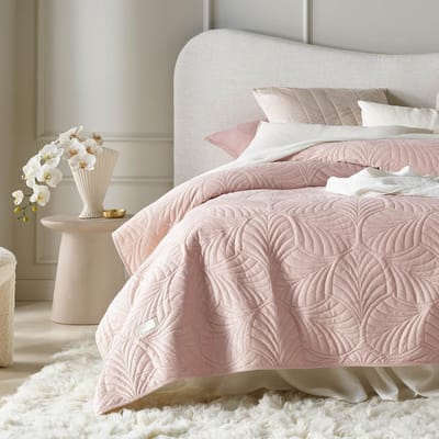 Famanu – sprei in poederroze - 220 x 240 cm - veelzijdig deken - bedsprei of banksprei - sprei voor bed en bank - quilt - stijl
