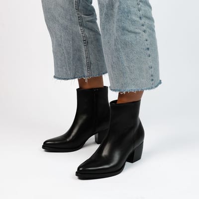 Manfield - Dames - Zwarte leren enkellaarsjes - Maat 36
