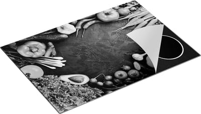 Chefcare Inductie Beschermer Groentes op Zwarte Marmer - Groente - Zwart Wit - 75x50 cm - Afdekplaat Inductie - Kookplaat Beschermer - Inductie Mat