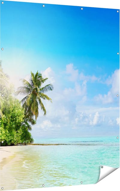 Gards Tuinposter Tropisch Strand bij de Licht Blauwe Zee - 120x160 cm - Tuindoek - Tuindecoratie - Wanddecoratie buiten - Tuinschilderij