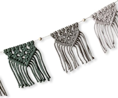 Macramé Vlaggen Slinger - Olijfgroen, Beige en Wit - Katoenkoord - Prijs per Stuk - Inclusief Verzendkosten