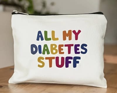 Diabetestas / diabetes toilettas voor het opbergen van je insulinespullen / diabetesmaterialen - kleur wit - tekst: all my diabetes stuff