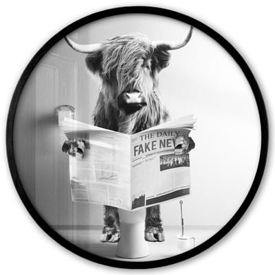 Poster in lijst Rond - Fotolijst 40x40 cm - Posters - Schotse hooglander - WC - Krant - Grappig - Dier - Ronde posterlijst zwart - Decoratie - Wanddecoratie woonkamer - Muurdecoratie slaapkamer