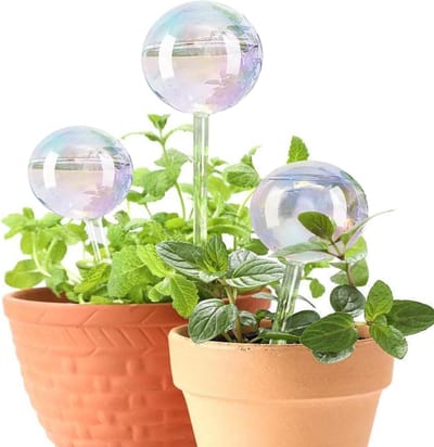 Plantenbesproeiingsbollen voor vakanties, kleurrijke glazen bewateringsballen voor gebruik binnenshuis, automatische bewateringsbol, zelfwater gevende gloeilampen (3 kleurrijke ballen)