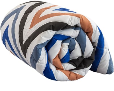 Hoesloos Dekbed - 140x200cm – Wasbaar, Ademend en Zacht – Gekleurde Pijlen