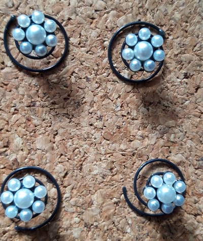 Haarspiralen parel bloem met zwarte spiraal (4 stuks)