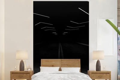 Behang - Fotobehang Zwart - Wit - Weg - Tunnel - Breedte 200 cm x hoogte 300 cm