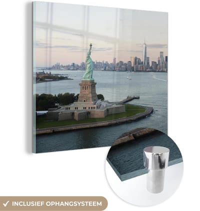 MuchoWow® Glasschilderij 50x50 cm - Schilderij acrylglas - New York - Vrijheidsbeeld - Amerika - Foto op glas - Schilderijen