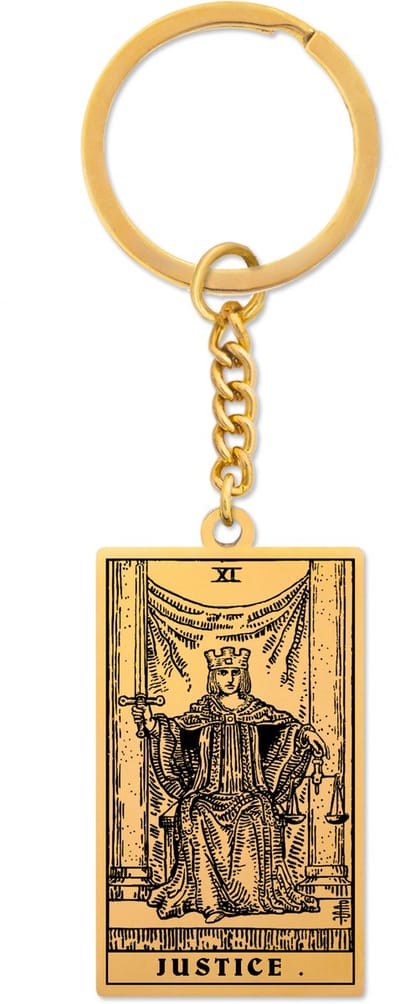 Tarot Sleutelhanger XI: Gerechtigheid / Justice - Goudkleurig Stainless Steel - Grote Arcana uit Rider-Waite Geïnspireerd - Pax Amare