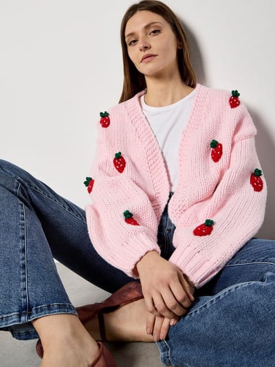 Grof gebreid vest met aardbeien