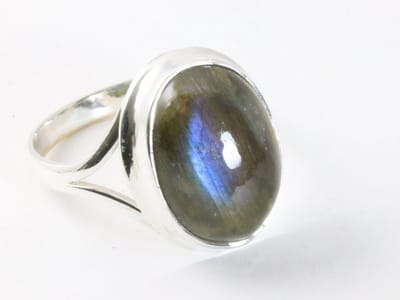 Hoogglans zilveren ring met labradoriet - maat 20