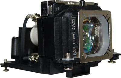 Beamerlamp geschikt voor de SANYO PLC-XW65 beamer, lamp code POA-LMP129 / 610-341-7493. Bevat originele UHP lamp, prestaties gelijk aan origineel.