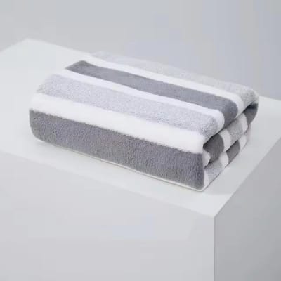 Ensemble de serviettes à rayures à séchage rapide pour une expérience de salle de bain douce et absorbante Serviette de bain ou serviette à main white