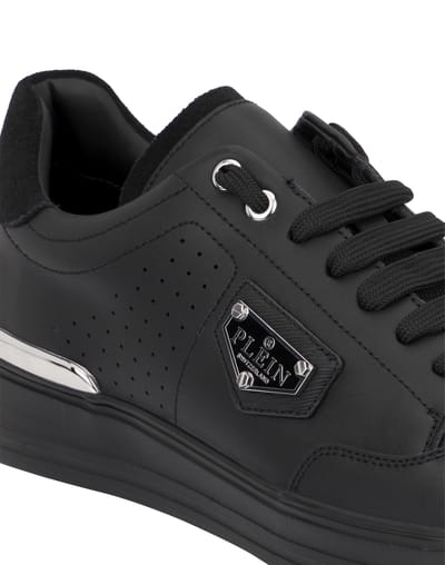 Low-Top Sneakers Triangle