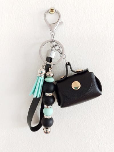 Tashanger, sleutelhanger met tasje, kralen en kwastje | zwart, mint