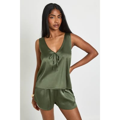 boohoo Dames Satijnen Cami Met Ronde Hals En Runner Short Coordinatenset | Kaki | Maat: 34