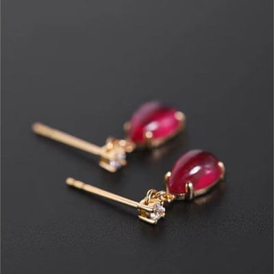 Nieuw in Lichte Luxe ingelegde gladde waterdruppel Robijn oorbellen voor dames elegant eenvoudig knopje banketsieraden black