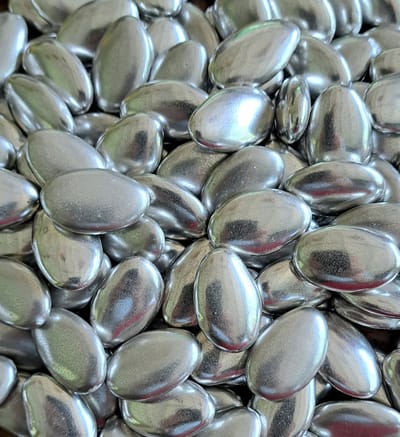 chocolade - dragees - zilver - metallic - 1000 gram - chocoladeboon - doopsuiker - suikerboon - huwelijk - geboorte - doop - communie - jubileum
