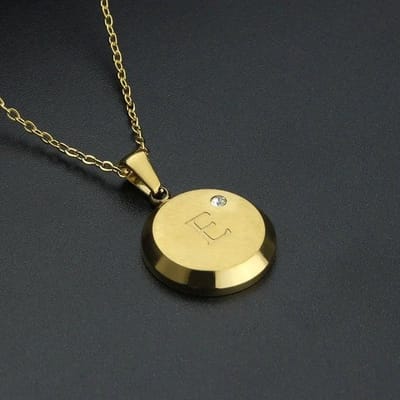 Aramat Jewels | Halskettingen | Goudkleurige Initiaal Ketting met Zirkonia Steentje - 45cm | E | |18mm | Staal | Volwassenen | Verkleurd niet