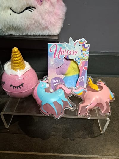 geschenk set voor kinderen - unicorns - bruisballen - bad douche gel - toiletzakje - verjaardag - kerst - leuk geschenk - unicorn bruisballen