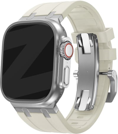 Bandz Siliconen band 'Luxe Liquid' - Hoogwaardig siliconen bandje geschikt voor Apple Watch Series 1/2/3/4/5/6/7/8/9/10/11/SE/SE2/SE3/Ultra (2/3) - grote maten - 44mm / 45mm / 46mm / 49mm - beige met zilveren connectors