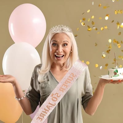 Crown Sash voor 50ste Verjaardag met Verjaardagskaart - Decoratie-ideeën voor Vrouwen, Cadeaus voor Vrouwen en Verjaardagsaccessoires voor Feestjes