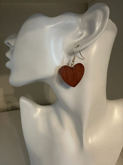 Houten oorbellen hartje | | Make up | Parfum | Moederdag | Verjaardagscadeau| Cadeautje| Valentijnsdag| Kado | sieraden | vaderdag | oorbellen | oorsieraden