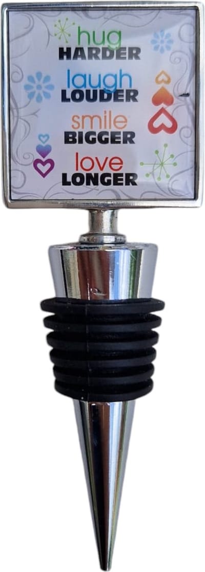 Wijnstopper - afsluiter - wijn stopper - grappig - "Hug, laugh, Smile, Love" - kurk - cadeau - presentje