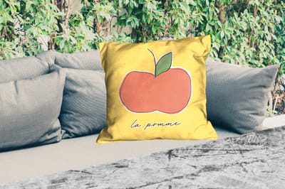 Sierkussen Buiten - Appel - Fruit - Tekst - 60x60 cm - Weerbestendig
