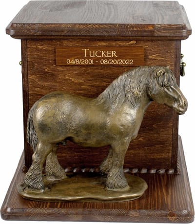 Urn voor paardenas met beeldje - gepersonaliseerde urn voor Percheron