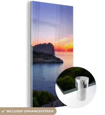 MuchoWow® Glasschilderij 20x40 cm - Schilderij acrylglas - Zee - Rots - Berg - Natuur - Foto op glas - Schilderijen