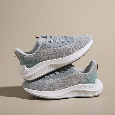 Nieuwe damesschoenen Trendy ademende vliegweefsel damessneaker Comfortabele plateau reisschoenen Dames casual schoenen 40 gray