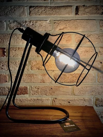 Lamp Metal Table Black 35 cm hoog - tafellamp - bureaulamp - lamp industrieel - industriestijl - metaal lamp - verlichting voor binnen - interieur - goudkleurig metaal - interieurdecoratie - woonaccessoire - cadeau - gift - geschenk