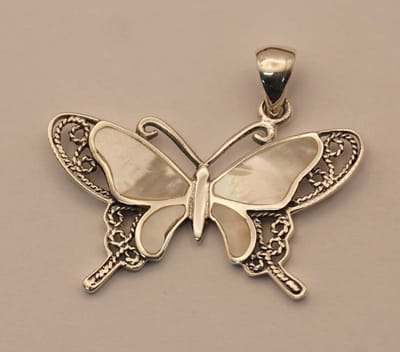Hanger van 925 zilver vlinder met witte steentjes - mooie vlinder hanger van zilver - prachtige butterfly hanger van sterling zilver - sterling zilveren bedel vlinder met vleugels gespreid voor aan ketting - cadeau tip voor vrouwelijke cadeau