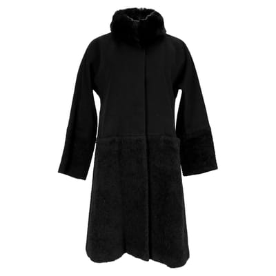 Max Mara Studio Shear-Accent Verborgen-Knoopjas in Zwarte Wol