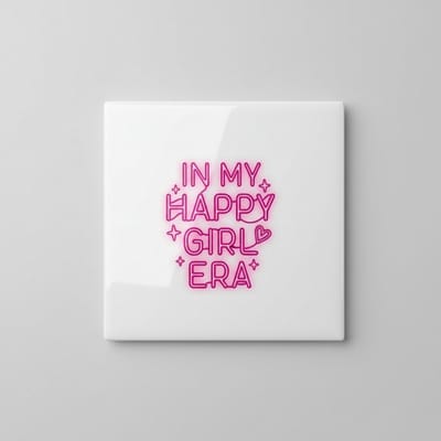 In My Happy Girl Era Quote Tegel 15x15 cm – Aesthetic Motiverende Keramische Decoratieve Tegel